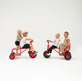 ???? Introducing ROSE PLAYBIKES: Solid Tires vs. Balloon Tires! ????

???? Solid Tires: Unstoppable Fun! ????
The solid tires on our ROSE bikes provide exceptional durability and are perfect for children's energetic play. They are solid all the way throug